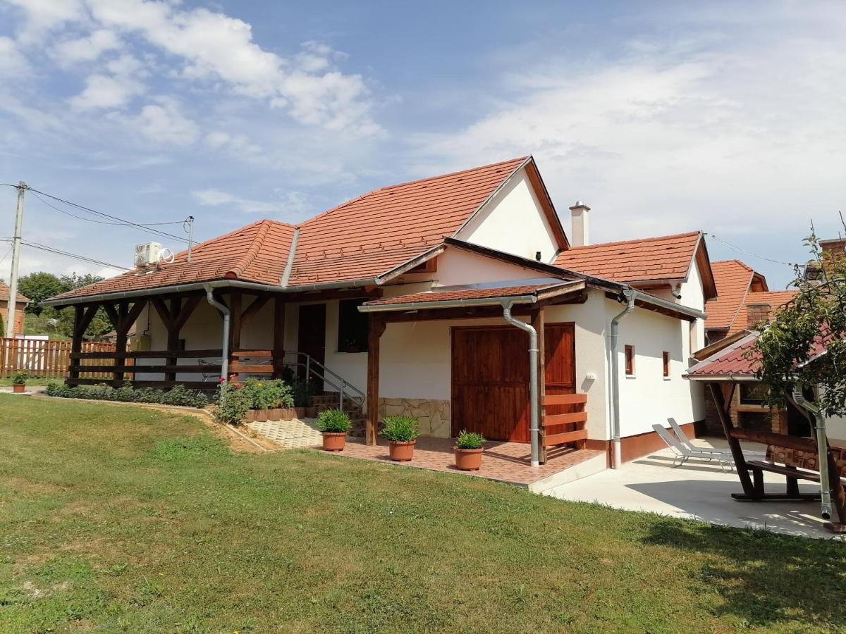 8888 Apartmanház Lispeszentadorján Exteriér fotografie