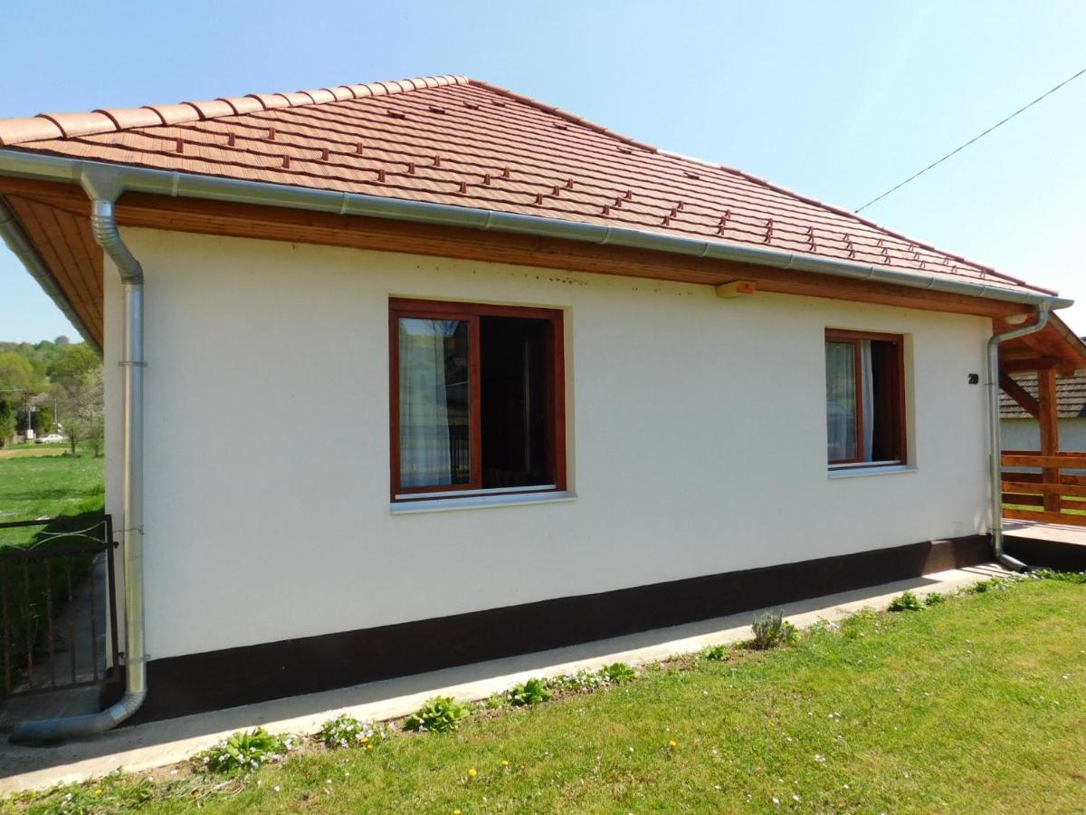 8888 Apartmanház Lispeszentadorján Exteriér fotografie