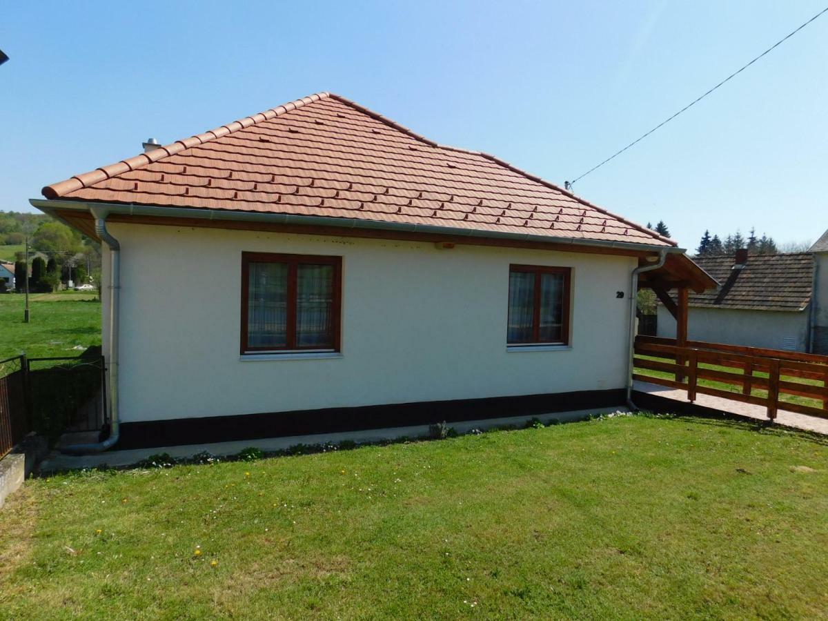 8888 Apartmanház Lispeszentadorján Exteriér fotografie